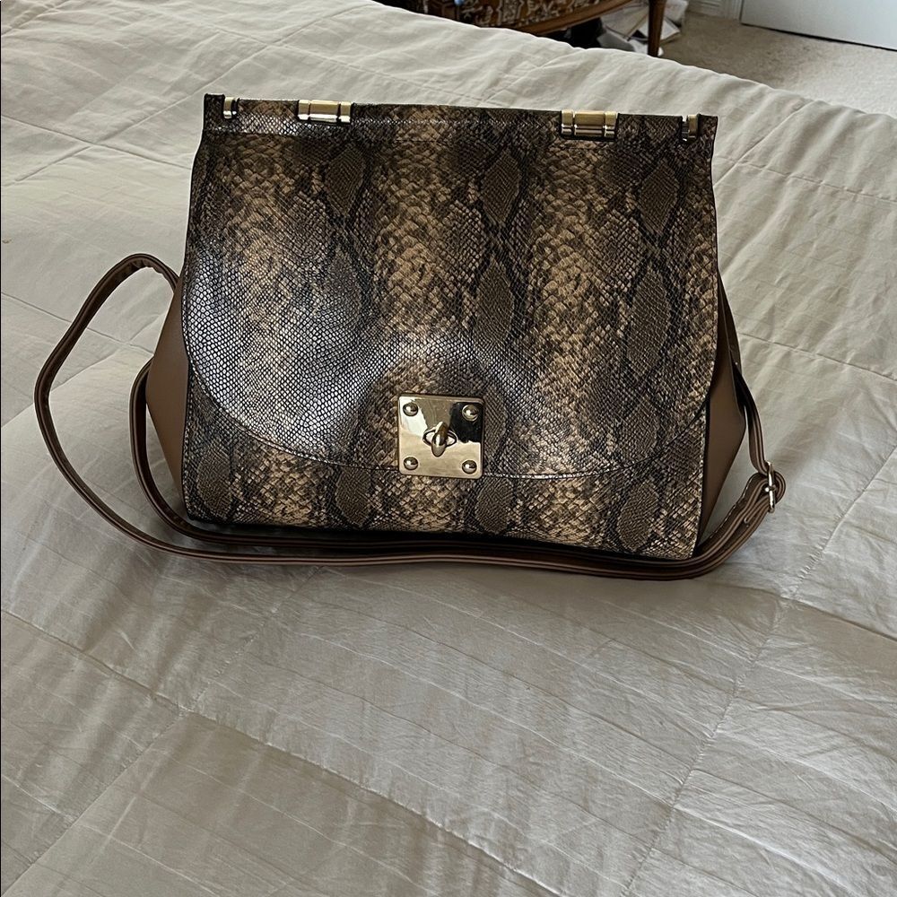 Elegant Snakeskin Shoulder Bag